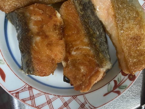 カリカリ!お好み焼きを使った鮭のムニエル